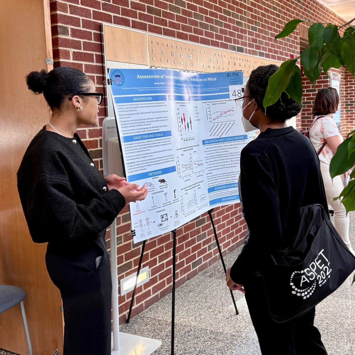 UNC_PHCO's tweet image. 🌡️ Impressive research poster! This summer, Carolina Summer Fellow Janiya Allen presented her work in Dr. Morika Williams’ lab @MorikaWilliams aiming to improve how mouse body temperature is measured to help make research more accurate! #CarolinaSummer