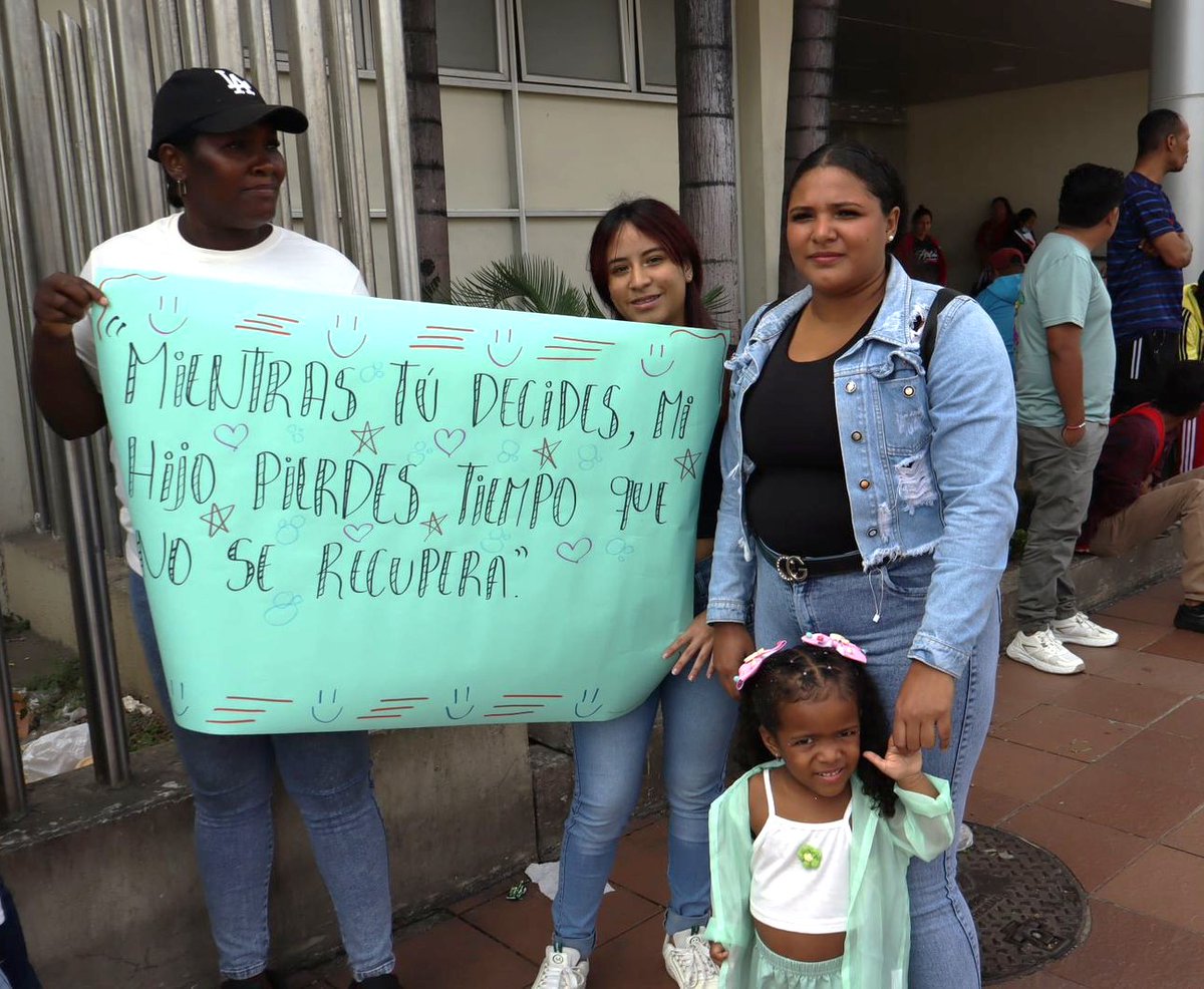 Plantón por la vida: niños con enfermedades raras luchan por sus medicamentos  <a href="/Salud_Ec/">Ministerio de Salud Pública 🇪🇨</a>  revistazonalibre.ec/2025/07/23/pla…