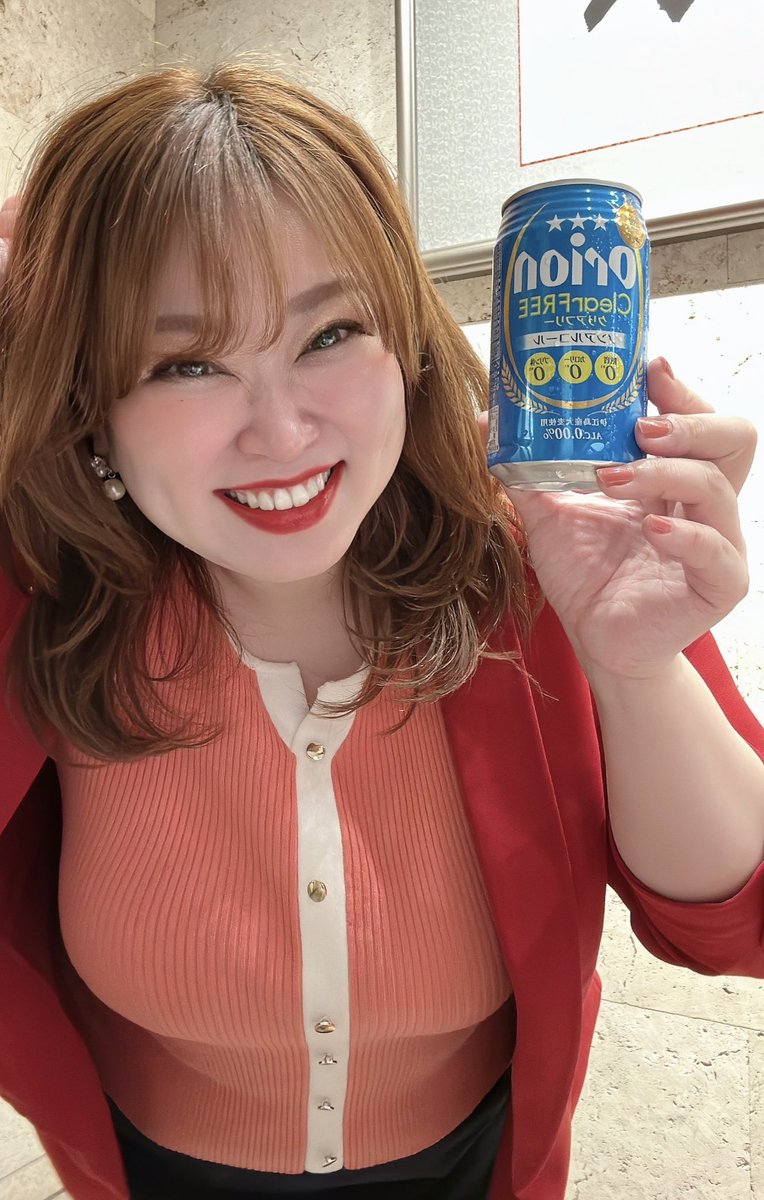 おはようございます️☀️

昨日は沖縄県警での #ちゅらポリス 任命式を終えて、琉球新報社へ。
#泉崎コメディクラブ でも任命式のお話しと詐欺被害防止の呼び掛けをさせて頂きました👮🏻ありがとうございました🙇🏻‍♀️

関戸さんに『任命おめでとう』と頂いたノンアルの美味しさ♡感謝です🙏

 #元気な飯テロ