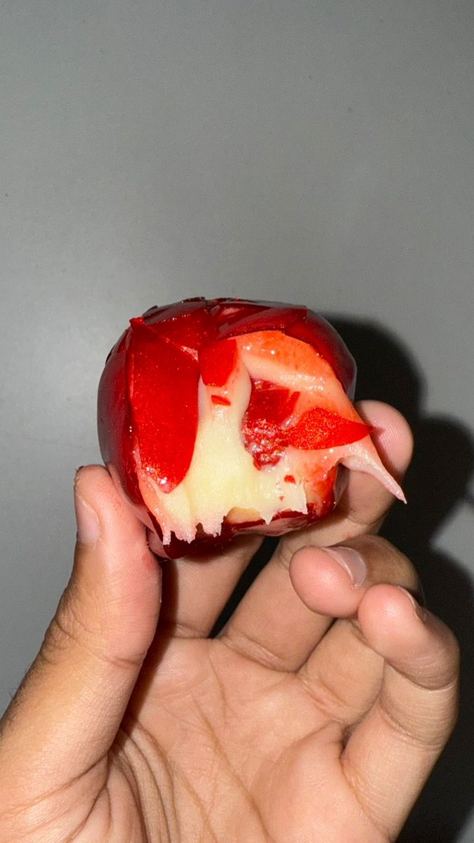 choquei's tweet image. 🚨BRASIL: Preço do morango dispara após a fama do doce “Morango do Amor”. O quilo, que custava R$ 16,75, saltou para R$ 23,10.