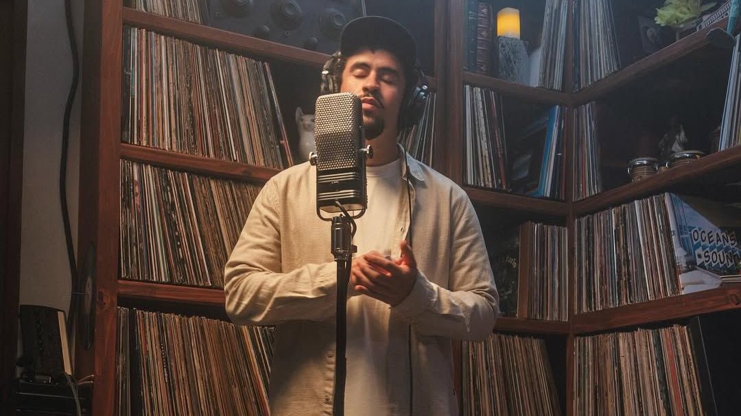 henitopics's tweet photo. henito at the studio https://t.co/TTlEtxwHQg