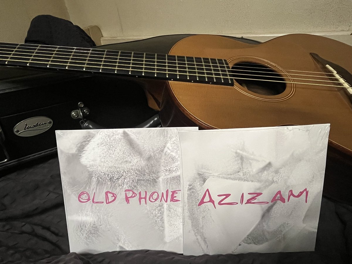 residencekanae's tweet image. 昨日ようやく届いた
I found my old photo yesterday.
In a package that Ed has sent away.

#EdSheeran 
#oldphone