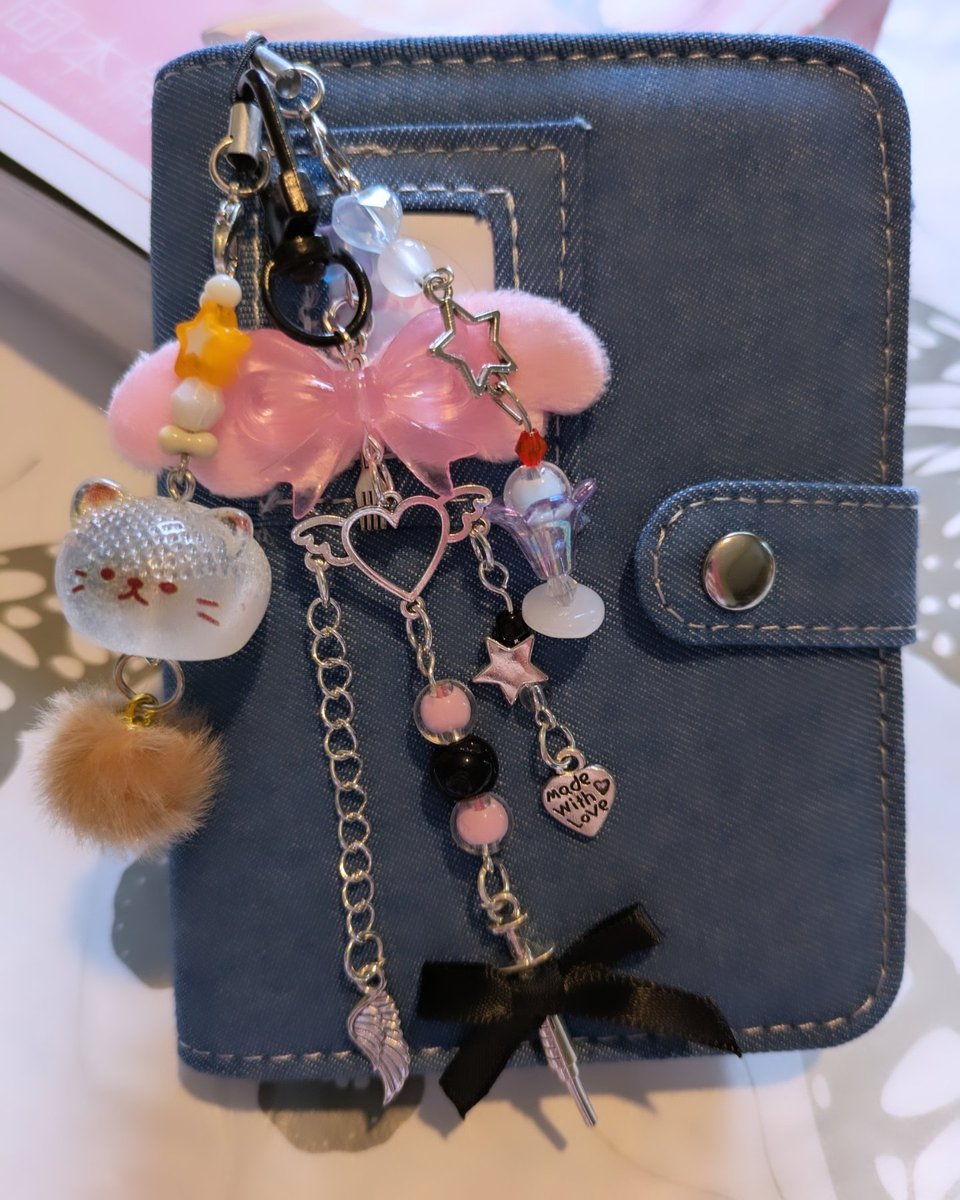 Today has been amazing 🩷✨

I felt like my job interview went really well, I got so many lovely compliments from strangers, found so many wonderful goodies and made plans to see a friend tomorrow who I've not seen in ages! 

Serotonin levels up!! (⁠人⁠*⁠´⁠∀⁠｀⁠)💓📈