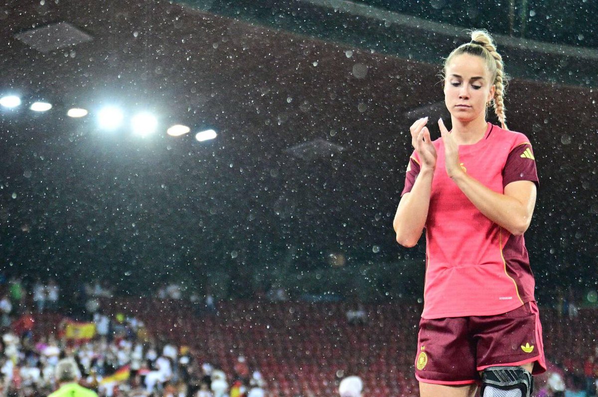 Lehrerinmcd's tweet image. 📷| Giulia after the game.

[dpa picture alliance]