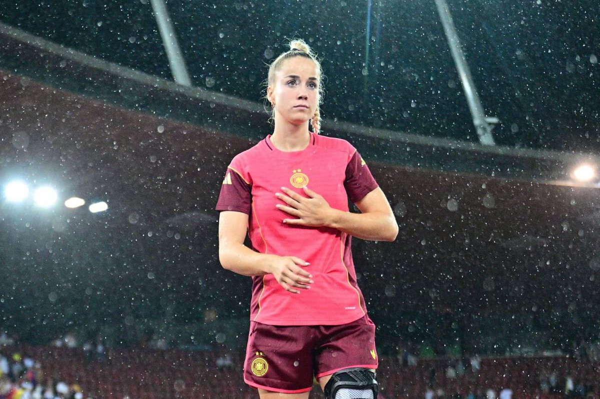 Lehrerinmcd's tweet image. 📷| Giulia after the game.

[dpa picture alliance]