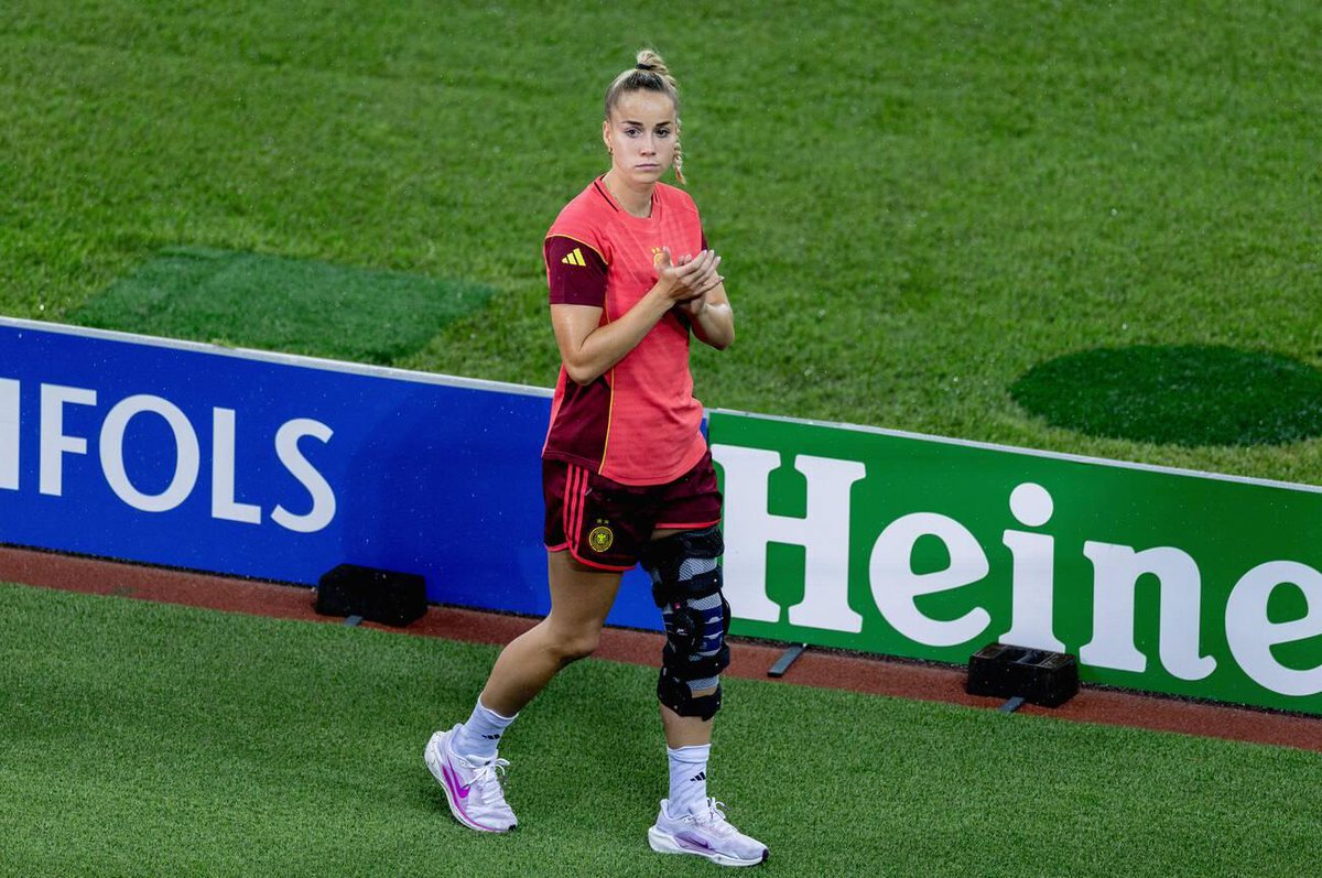 Lehrerinmcd's tweet image. 📷| Giulia after the game.

[dpa picture alliance]