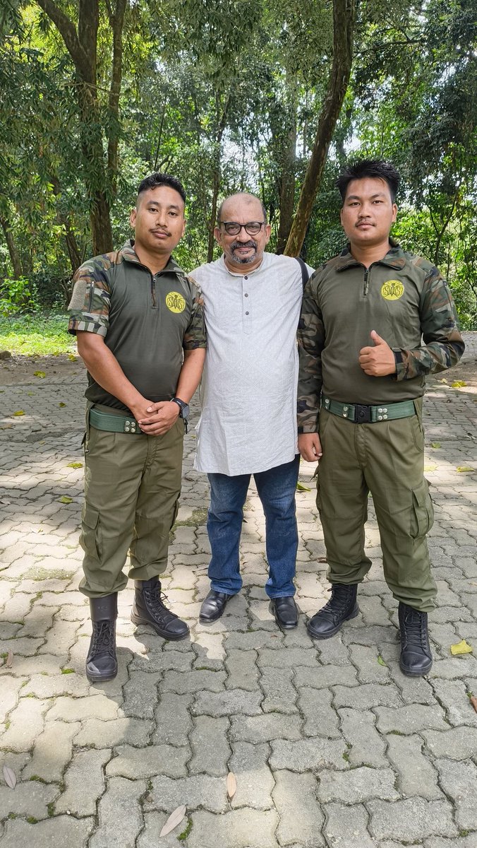 dibarijit's tweet image. The Bald & the Beautiful – now a certified B.L.Z. (Butterfly Landing Zone)!
Butterflies on my head, Golden Langurs in the trees.
Sikhna Jwhwlao, Bodoland.
20 km of rough road = nature’s security check.
Totally worth it!