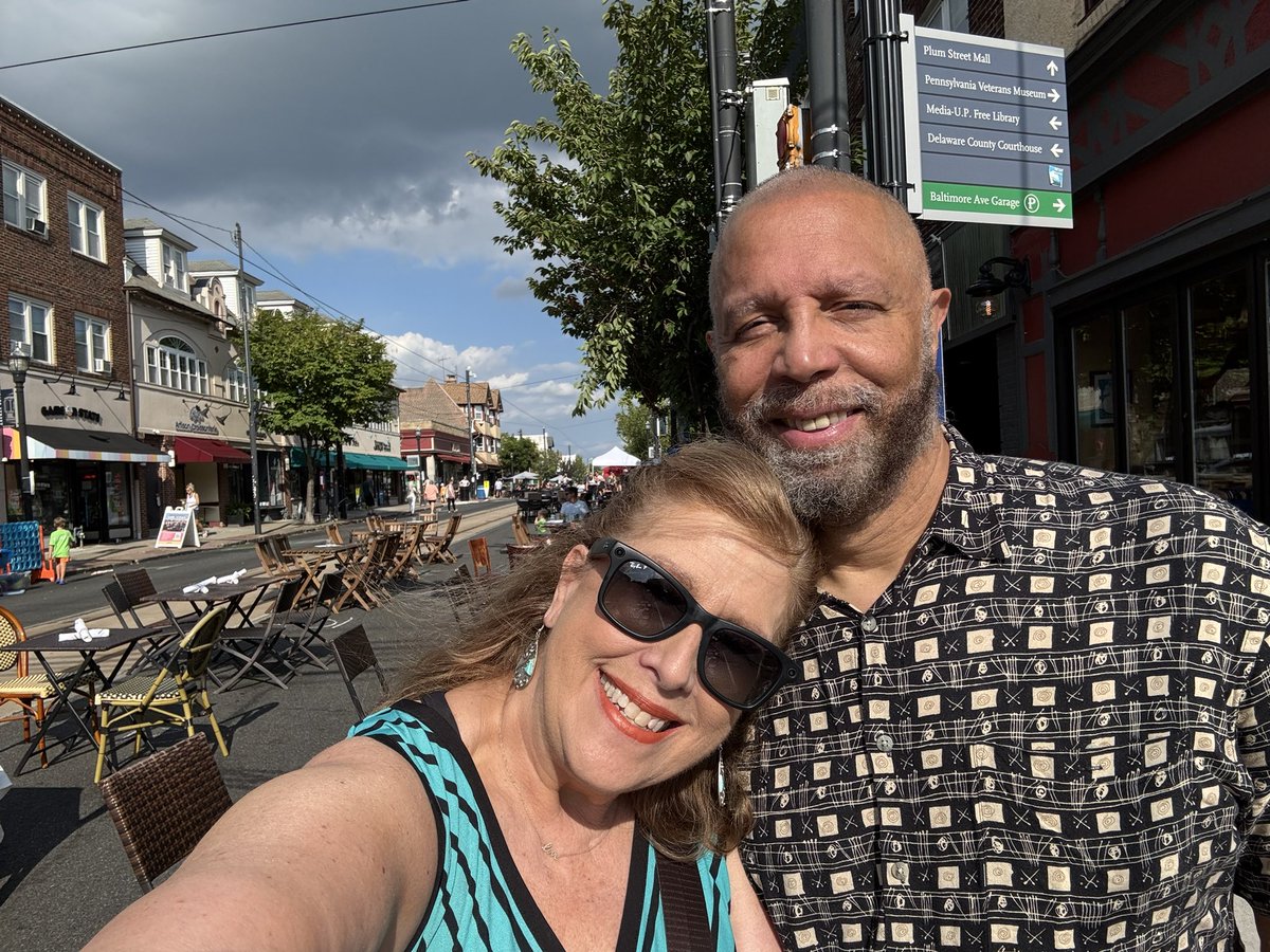 SueSerioFox29's tweet image. We finally made it to #diningunderthestarsmedia ! Breezy and beautiful this evening, with live music, kids playing jenga, and a lovely meal from @labelleepoquebistro …La vie est belle aujourd’hui. ❤️
