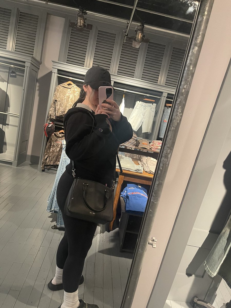 Felisitits's tweet photo. Incognito 🥸 https://t.co/xVTIMdR746