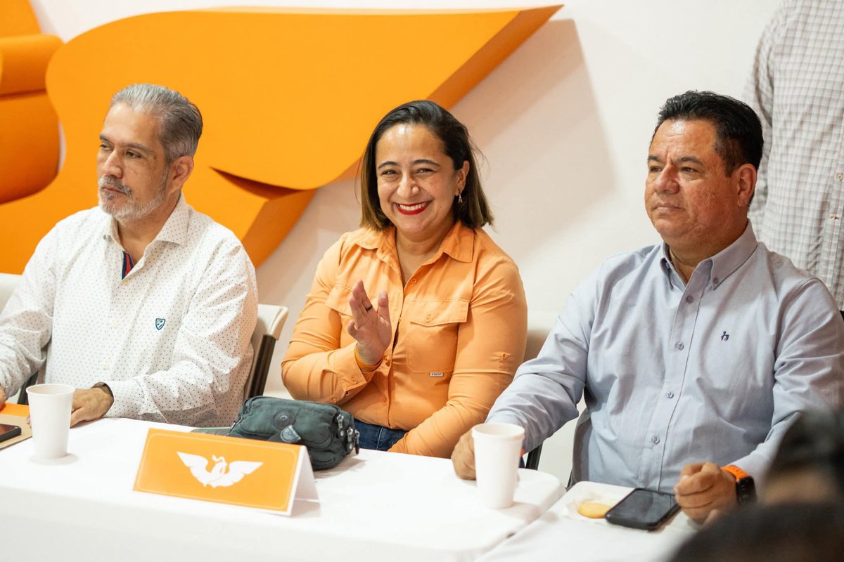 ernestosampieri's tweet photo. Presente en la 4a Sesión de la Coordinadora Ciudadana Estatal de @MovCiudadanoVer.
Hoy somos la Segunda Fuerza Política en #Veracruz gracias a la confianza de las y los Veracruzanos, derivado del esfuerzo de 212 equipos de trabajo de Candidat@s a Ediles y sus equipos de campaña. https://t.co/b9iGBZCgKV