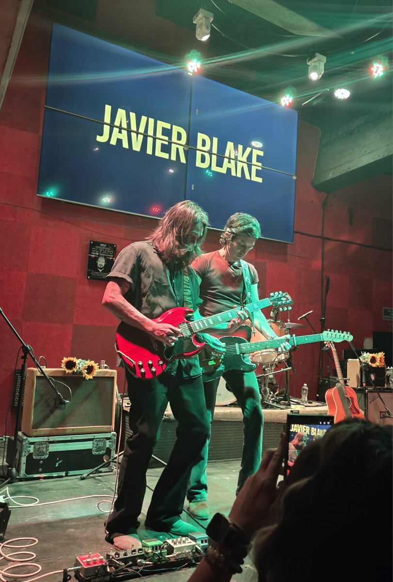 anapausm's tweet photo. Qué buen concierto! @JavierBlake 

Mi yo adolescente es feliz! 😊 https://t.co/OqnzvO8tRn