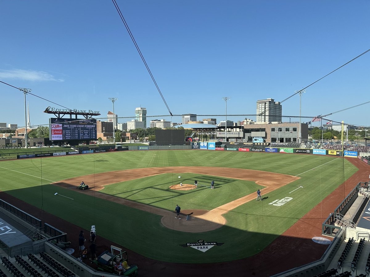 desantis72_kyle's tweet image. The @WindSurgeICT hosts @RidersBaseball on Wet Nose Wednesday at Equity Bank Park.
@MrTimGrubbs, @AndrewNeville20, and I bring the action on @ESPNWichita at 7:05 PM.
📻: player.amperwave.net/8766