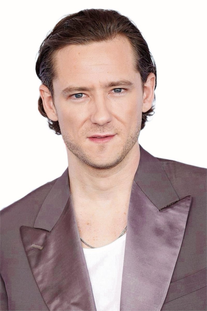 imeggsywafflex's tweet image. one’d think bright studio lighting would make lewis’s blue eyes pop but