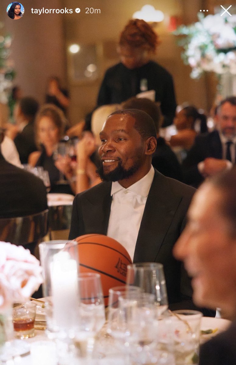 Kevin Durant showed up to Taylor Rooks’ wedding with a basketball 💀😭