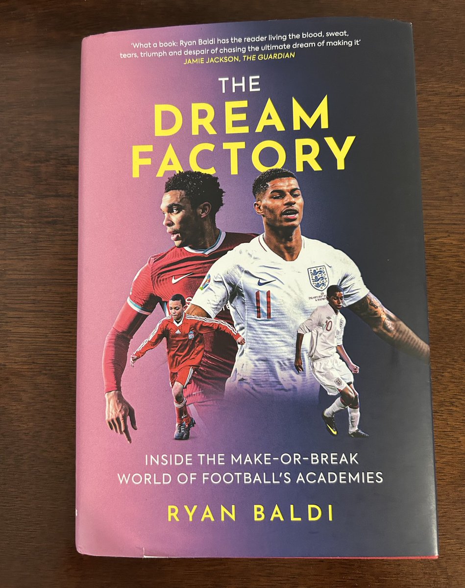 Este es el libro que siempre recomiendo para entender cómo funciona el sistema de academias en Inglaterra.

Me parece la publicación más completa que se puede encontrar sobre el tema.