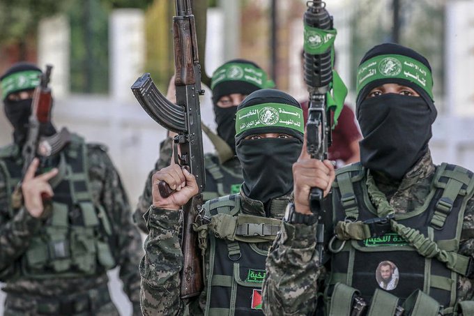 isaacrrr7's tweet image. Hamás anunció oficialmente que hace poco entregó a los mediadores su respuesta a la propuesta de alto el fuego en Gaza.
"Al-Akhbar" informó, citando fuentes informadas, que la respuesta de Hamás incluía correcciones específicas a dos cláusulas centrales del texto de la propuesta…