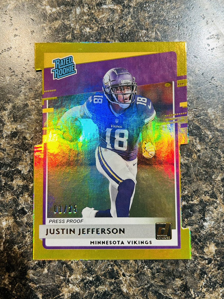 CollectionRbt's tweet image. Unfortunately for you all, I have acquired a new Justin Jefferson Gold Rookie.
This time /25