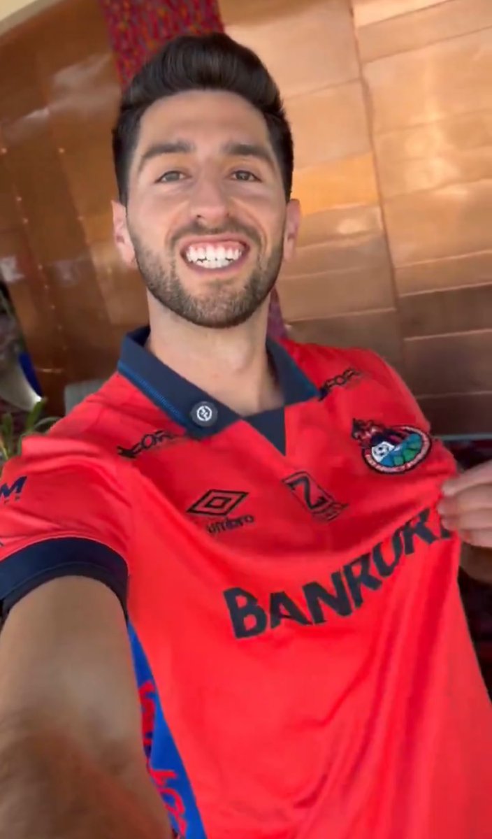 andresNadf's tweet image. ¡OFICIAL! 🚨 ¡NICO SAMAYOA ES ROJO! 👹
Municipal ha hecho oficial la contratación del defensor guatemalteco Nicolás Samayoa (29 años). Su último club fue el Poli Iasi de Rumania 🇷🇴.
Este será el segundo equipo para Samayoa en Guatemala tras su paso por Comunicaciones.