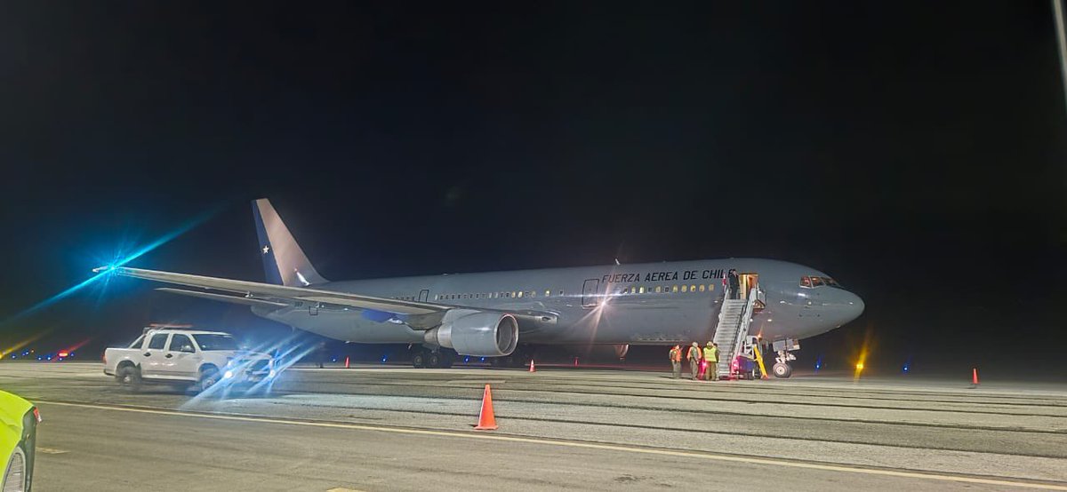 cesar_quezada's tweet image. AHORA
Autoridades nacionales llegan a Punta Arenas en un avión boing 767 para la cuenta pública del Ministerio de Defensa que se realizará en la @udemagallanes
Se tocarán los desafíos del Ministerio pero en especial sobre Chile Antártico 🇨🇱🇦🇶
El futuro está al sur
#puq