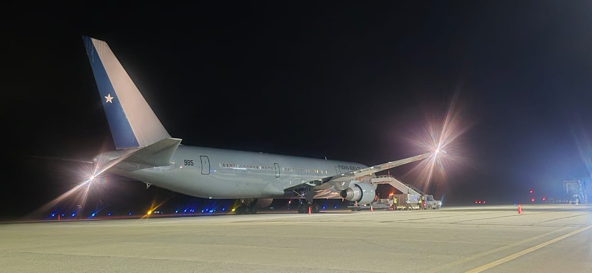 cesar_quezada's tweet image. AHORA
Autoridades nacionales llegan a Punta Arenas en un avión boing 767 para la cuenta pública del Ministerio de Defensa que se realizará en la @udemagallanes
Se tocarán los desafíos del Ministerio pero en especial sobre Chile Antártico 🇨🇱🇦🇶
El futuro está al sur
#puq