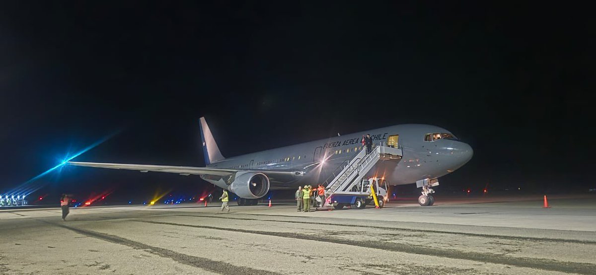 cesar_quezada's tweet image. AHORA
Autoridades nacionales llegan a Punta Arenas en un avión boing 767 para la cuenta pública del Ministerio de Defensa que se realizará en la @udemagallanes
Se tocarán los desafíos del Ministerio pero en especial sobre Chile Antártico 🇨🇱🇦🇶
El futuro está al sur
#puq