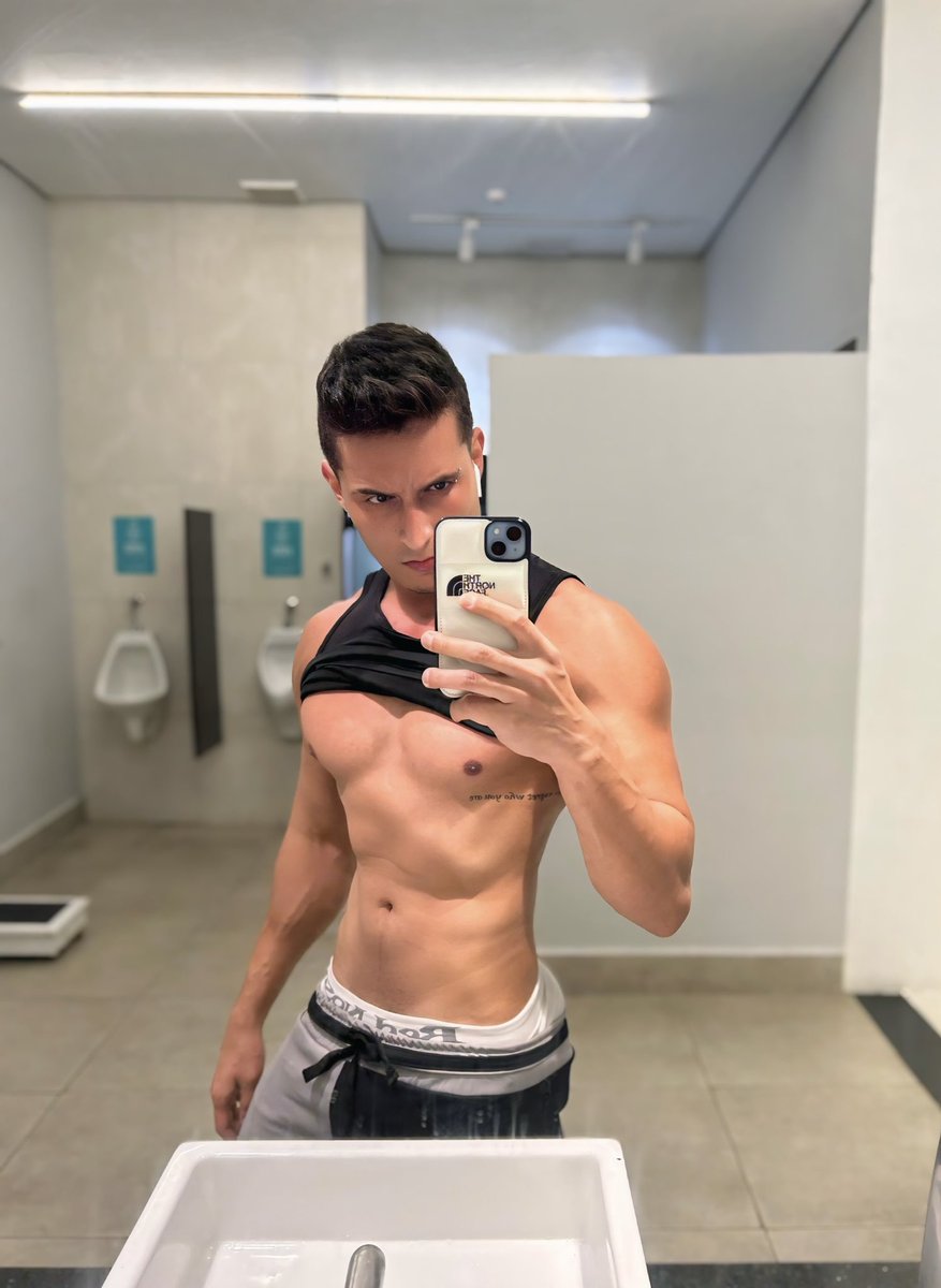 Viciado em foto no espelho 🪞