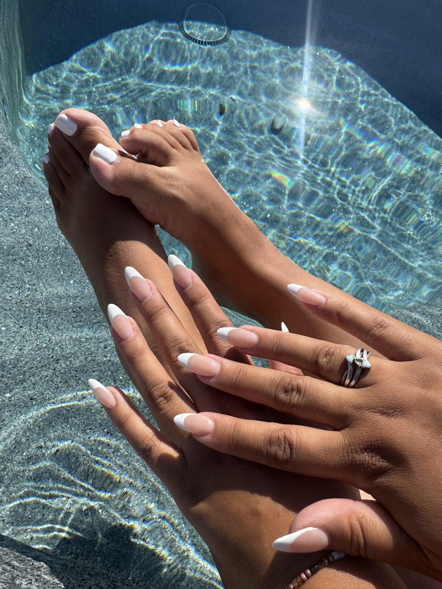 Missmelody__'s tweet photo. French tips &amp; white toes by the pool 🥂
Shoutout to the generous foot boy who covered today’s pedi 😉 you know how to treat a goddess 👣 https://t.co/YMBbt5NoKK