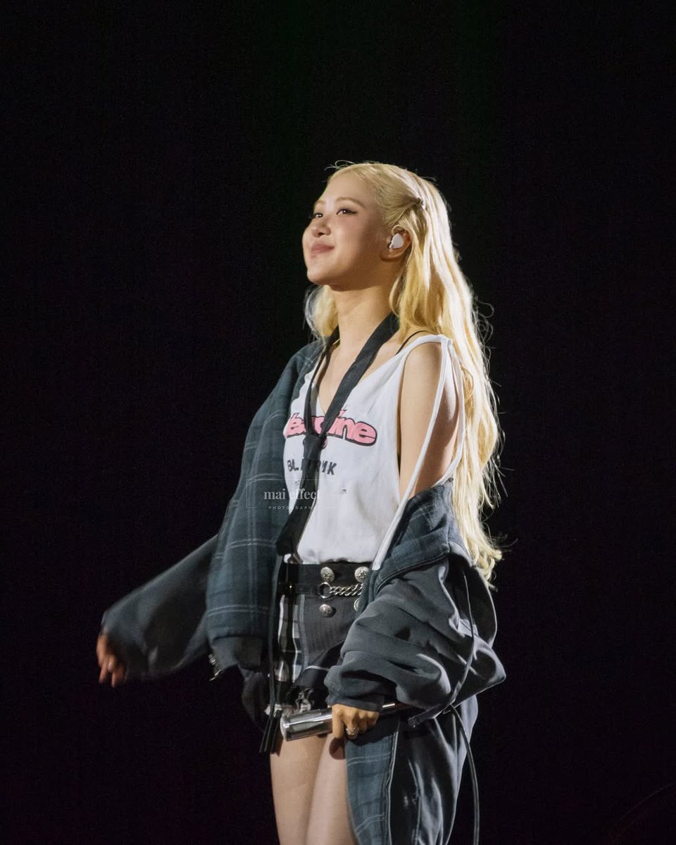 filmrosiee's tweet photo. 250724 #ROSÉ at the Toronto Deadline World Tour 🖤 (📸 maieffect) https://t.co/VToO6C5v4x