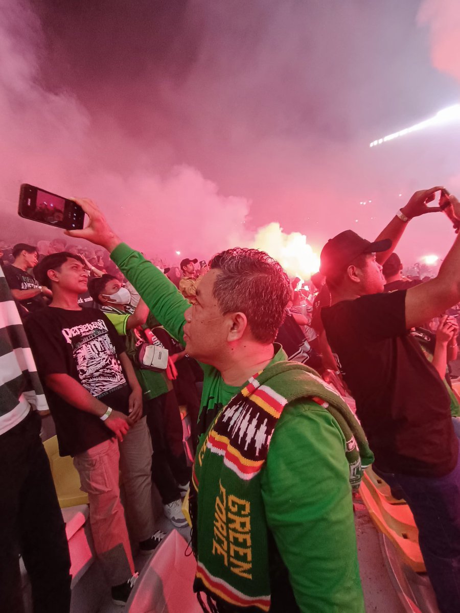 bang_wanto's tweet photo. Gelora Bung Tomo Membara...!!! https://t.co/nbm97OVh3Z