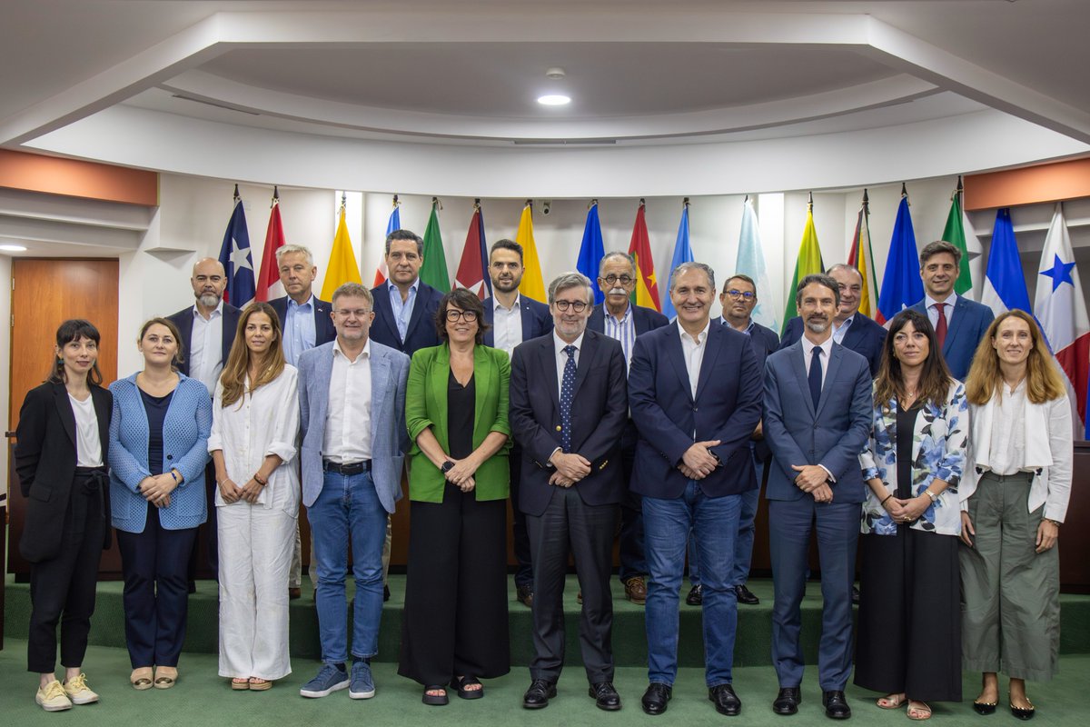 CorteIDH's tweet image. 📍Hoy, 23 de julio, la Corte Interamericana de Derechos Humanos recibió a una delegación de la Unión Europea.
Durante el encuentro, el Secretario del Tribunal, Pablo Saavedra Alessandri, sostuvo una presentación con el Excelentísimo Sr. Pierre-Louis Lempereur, Embajador de la…