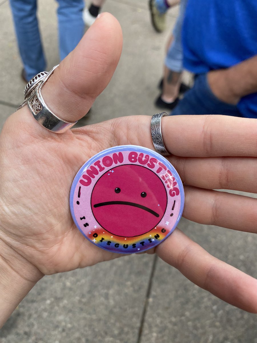 unionhabibti's tweet image. Vertical Endeavors Workers United - @UFCW663 informational picket with the union climber baddies!!! @ClimbVE: get to the bargaining table and give the workers what they ask for!!!