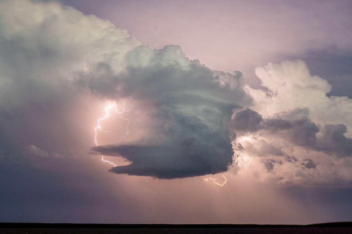 rvandersmith's tweet image. Anticyclonic spaceship near Holyoke, CO on July 19th around 9pm. #cowx