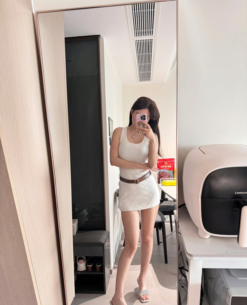 PLingsaaa's tweet image. Loving my simple and cozy outfit today! 😊 Let's follow each other!