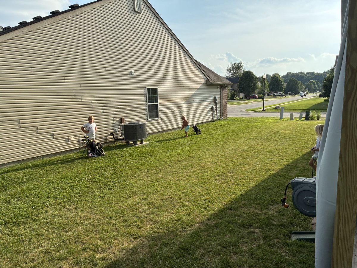 Wednesday League Night on Spring Lake Drive was a good one. Lots of flexes, a few balls off the house and only one club into a sisters side!