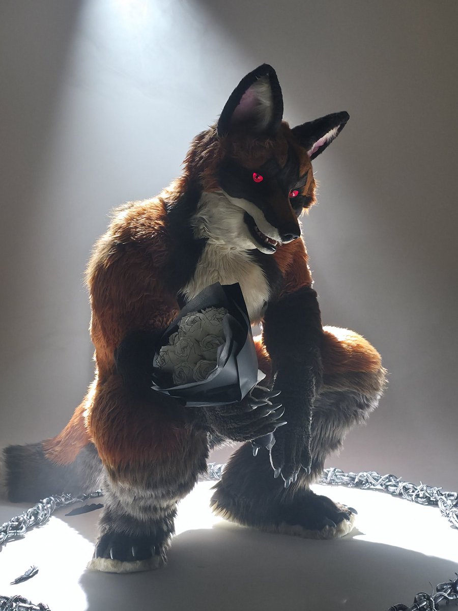 #FursuitEverday
받아줄래? 💐
📷 <a href="/Syuki506/">슈키/Syuki🐾🔜FUR:RAID</a>