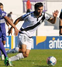 Va la posta : el día lunes y de no llegar una propuesta desde argentina, <a href="/CamiloMayada/">Camilo Mayada</a> jugará en <a href="/DanubioFC/">Danubio Fútbol Club</a> . Varios compañeros y hasta el DT ya hablaron con el. El quiere quedarse . Tu casa te espera de puertas abiertas.
<a href="/VDT1330/">Vamos Danubio Todavía</a>
Los grandes tienen radio.