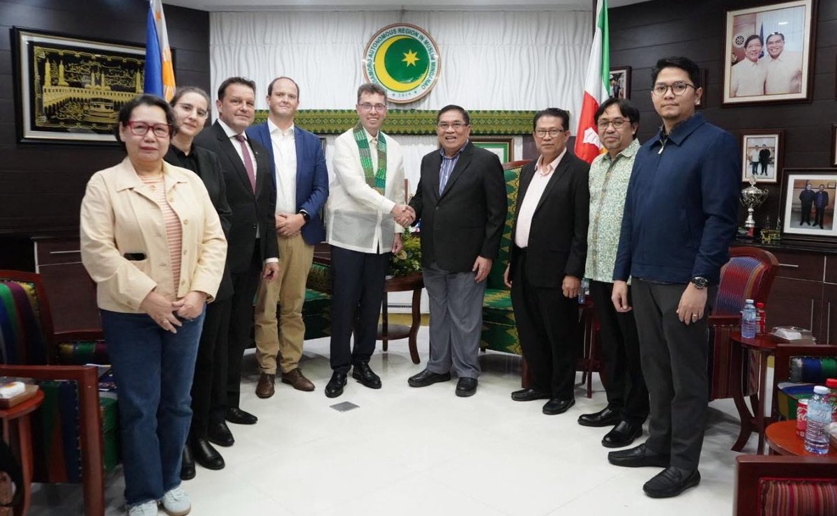 EU Ambassador to the PH 🇪🇺🇵🇭 (@euambph) on Twitter photo Productive meeting with <a href="/BangsamoroGovt/">Bangsamoro Government</a> Chief Minister Abdulraof Macacua! We exchanged in opportunities and challenges ahead, the upcoming BARMM parliamentary elections as well as 🇪🇺 actions supporting sustainable peace & inclusive development in BARMM. Productive meeting with <a href="/BangsamoroGovt/">Bangsamoro Government</a> Chief Minister Abdulraof Macacua! We exchanged in opportunities and challenges ahead, the upcoming BARMM parliamentary elections as well as 🇪🇺 actions supporting sustainable peace & inclusive development in BARMM.