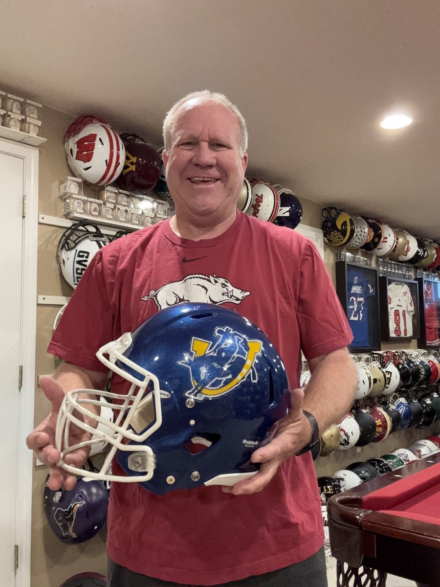 JerryQuickel's tweet image. ‼️New Lid‼️Southern Arkansas Muleriders! Thank you @SAUFootball and @CoachBradSmiley for hooking me up! SAU plays @D2Football out of the @GACAthletics in Magnolia, AR! This is D2 lid #113 and #627 overall! #ArkLaTexU #LetsRide @ MuleriderSports @CFBHome Great Helmet and Mascot!