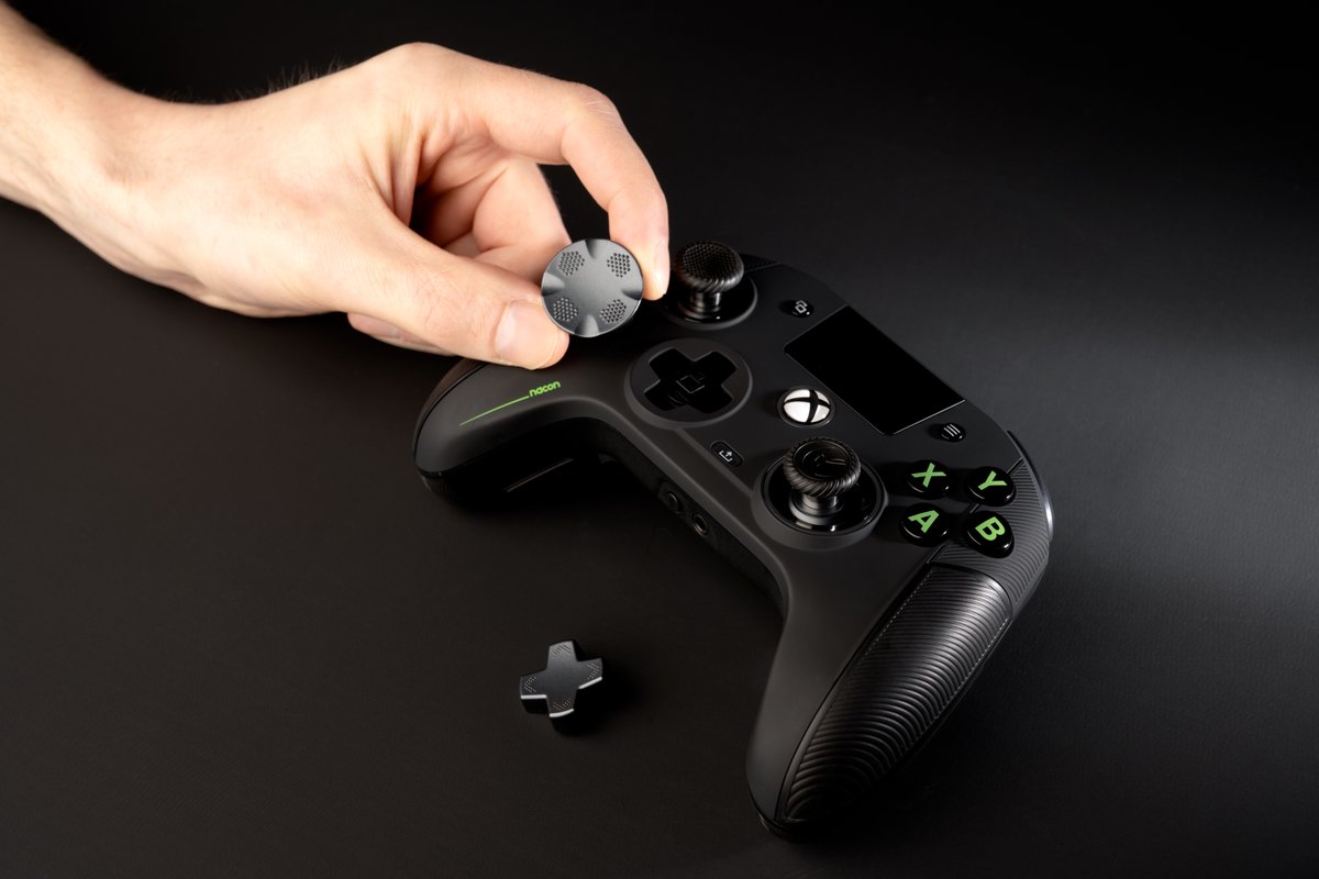 Nacon's tweet image. Why switch to RXU ? 🎮 
Low latency, customization, endurance...
A difference you can feel from the very first game. 💪

➡️ nacongaming.com/en/xbox-revolu…

#RXU #controller #nacon