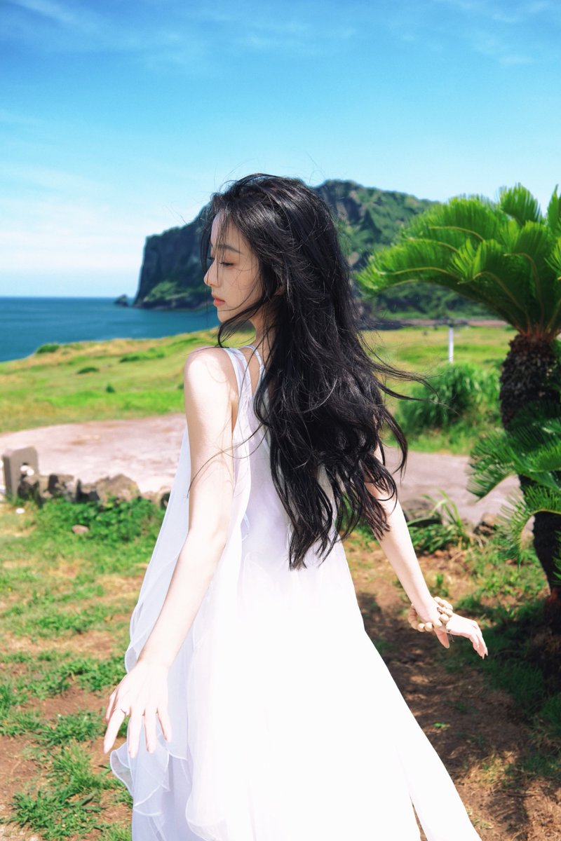 #BaoShangen shares new snaps