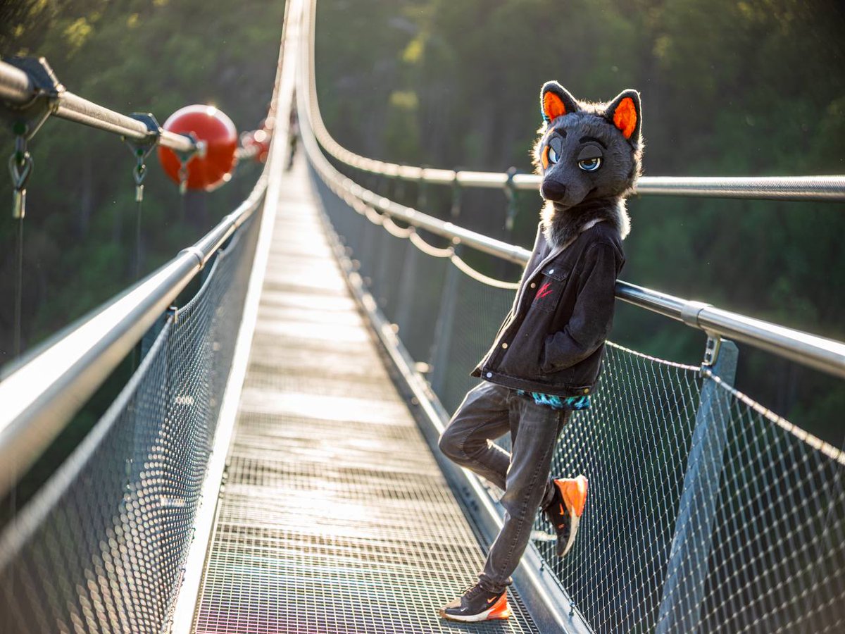 CruiseTheDingo's tweet image. Aurawra is tomorrow ๐คฏ
Come say hi or whatever :3