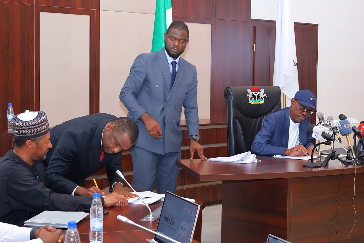 GovWike's tweet image. Yesterday,  we signed a Memorandum of Understanding with MAG International Links Ltd, a private investor, for the development of City Walk Abuja.

The City Walk Abuja project, a private initiative, is a replica of City Walk Dubai.

It will be a mix of residential, commercial,…