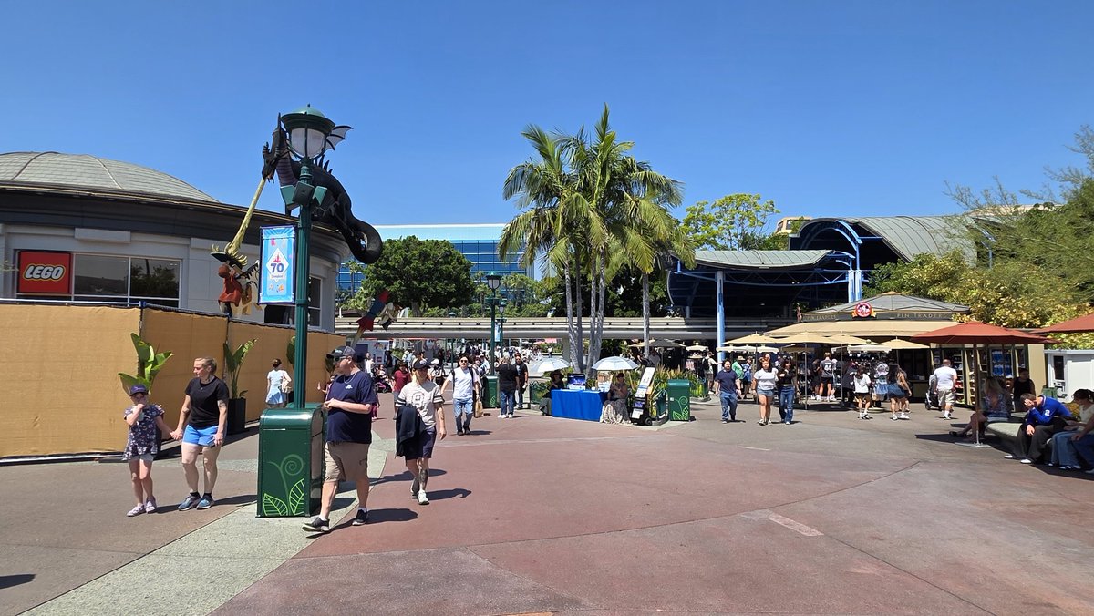 RobSWhiteside's tweet image. The theme from Magic Happens is playing on the #downtowndisney music loop, and it makes me sad... bring it back!