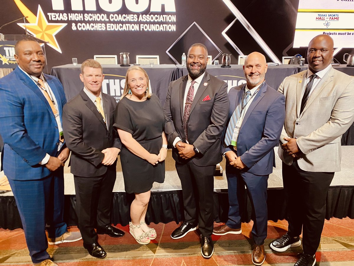 SedberryJr's tweet image. 25/26 Coaching School Region 3 Directors!
“Great leaders and coaches don’t fear change, they shape it.”