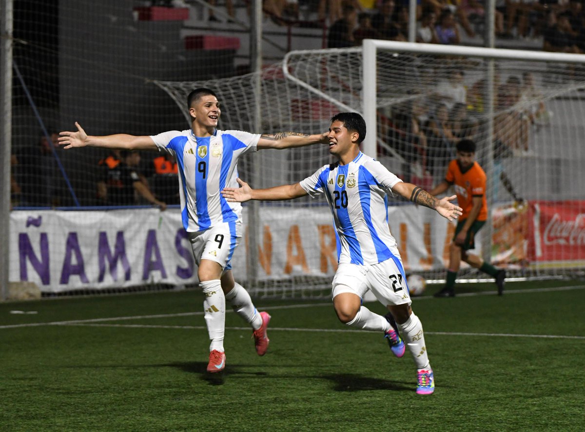 tapiachiqui's tweet image. ¡Semifinalistas del @Cotif de La Alcudia! 👊🏻🇦🇷
Muchísimo fútbol, garra y corazón. Felicitaciones al plantel dirigido por Diego Placente, a todo el cuerpo técnico y a los colaboradores por el triunfo y la clasificación.
¡Dale que esto sigue! ¡Vamos los pibes! 🩵🤍🩵
