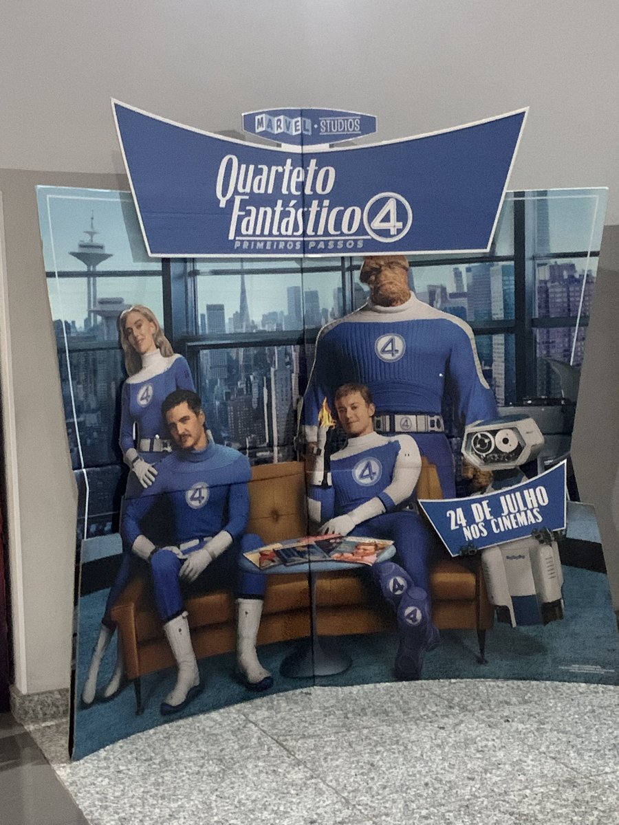 B3Geek's tweet image. Ótimas interações, visual impecável e Vanessa impecável, mas o filme é corrido e cansativo ao mesmo tempo, super arrastado no 2º pro 3º ato.
Galactus impressiona visualmente, mas não ameaça.
E o uso dos poderes? Zero criatividade.
‘Os Incríveis’ dá aula!