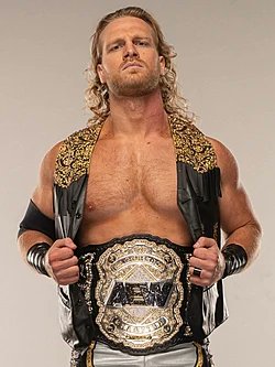 JustFNW's tweet image. Corporate needs you to find the difference between this picture and this picture (they're the same picture) #AEWDynamite