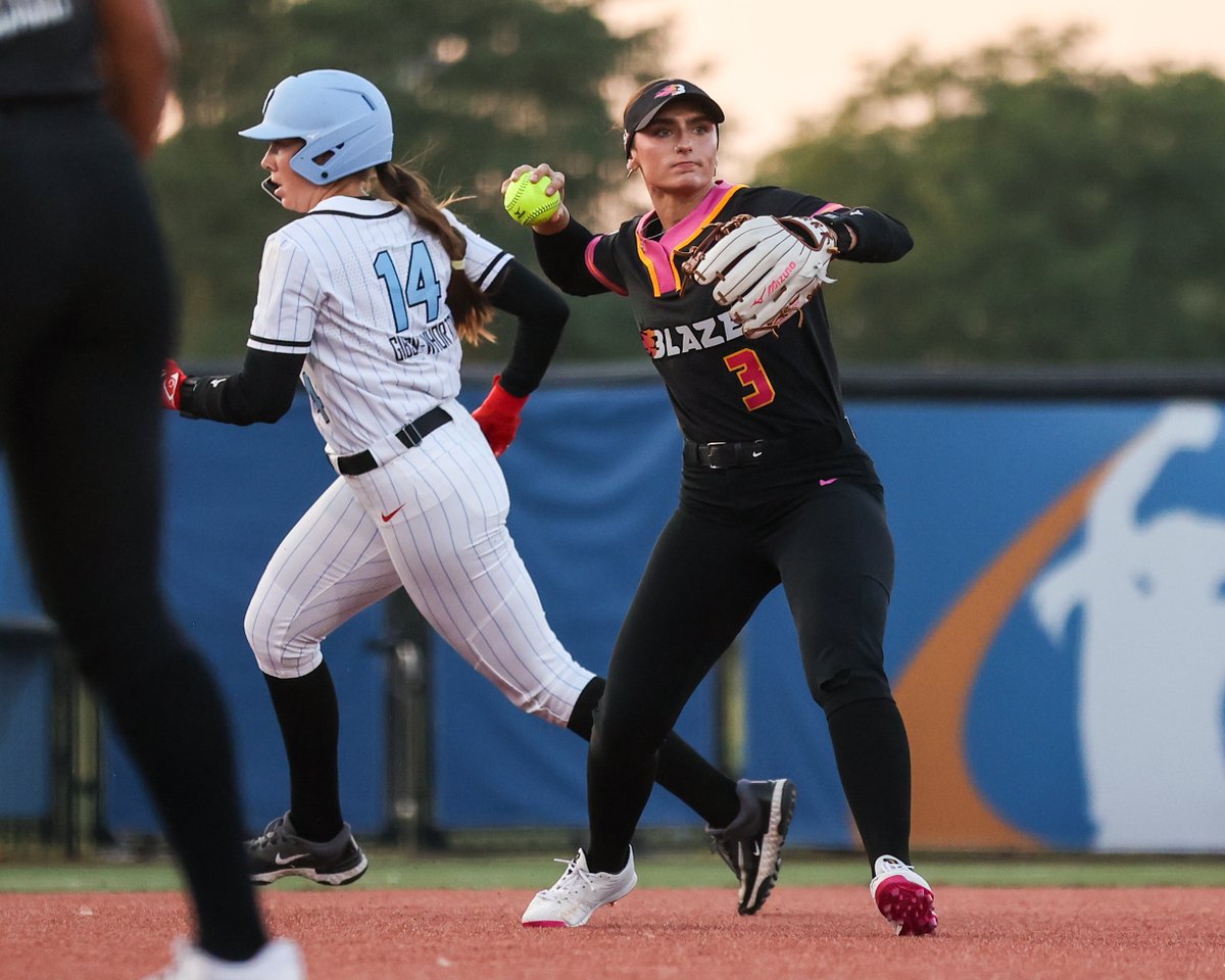 UWSoftball's tweet image. Lock Down Defense 🔒
Congratulations to Jadelyn Allchin and Baylee Klingler on earning AUSL All-Defensive Team honors!
📸 AUSL
#ProDawgs x #MightyAreTheWomen