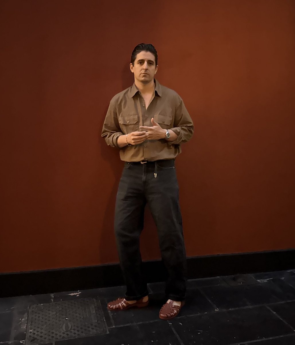 jakewoolf's tweet image. found a good fit pic wall in Milan that went nicely with my shoes