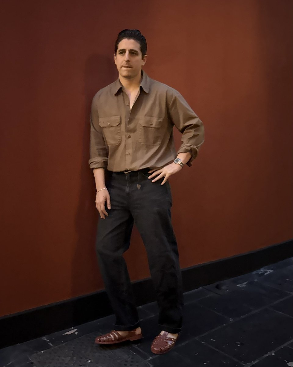 jakewoolf's tweet image. found a good fit pic wall in Milan that went nicely with my shoes